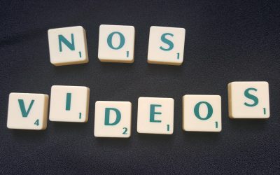 Nos videos écrit en lettre scrabble